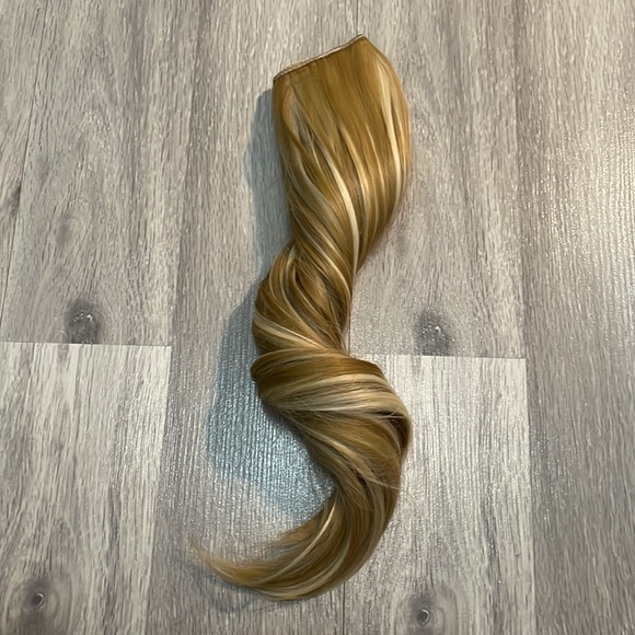 Blonde highlighted extensions 14” - Picture 3 of 5